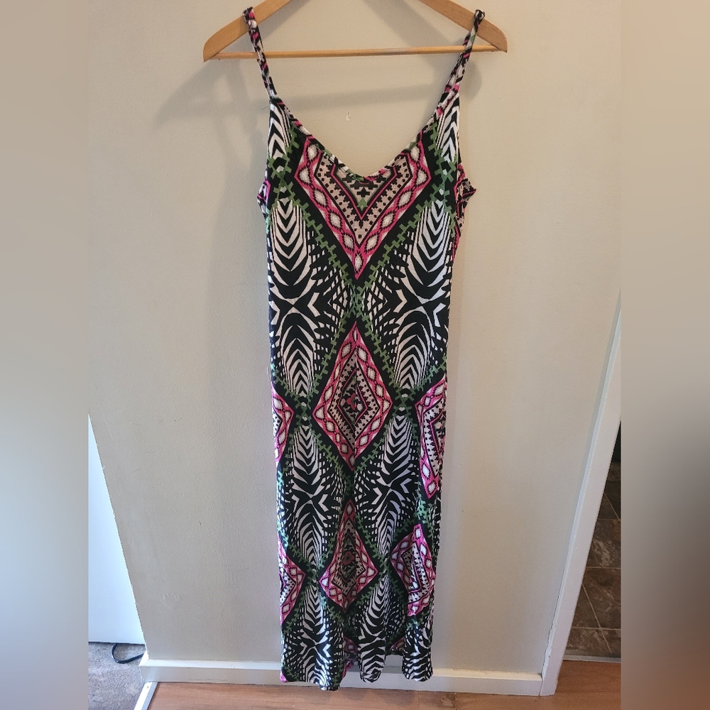 🌷2/$15 Womans beautiful dress. Size medium.